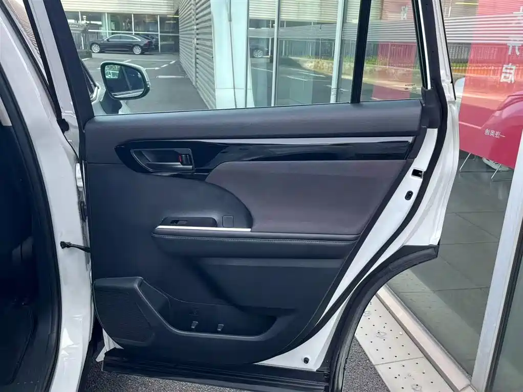Toyota Highlander 2025 — фото 19