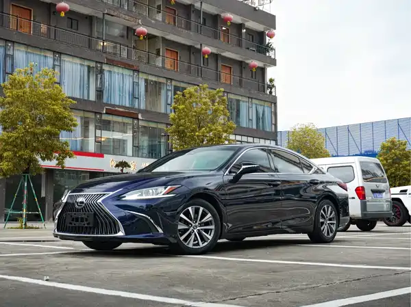 Lexus ES 2018