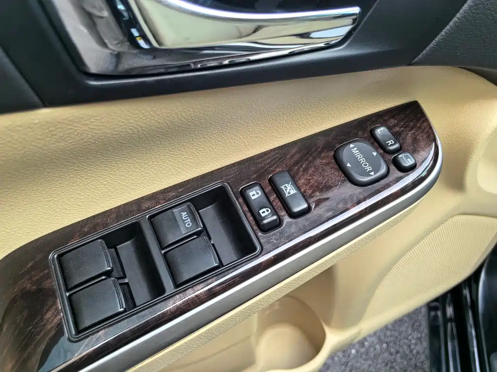 Toyota Camry 2015 — фото 23