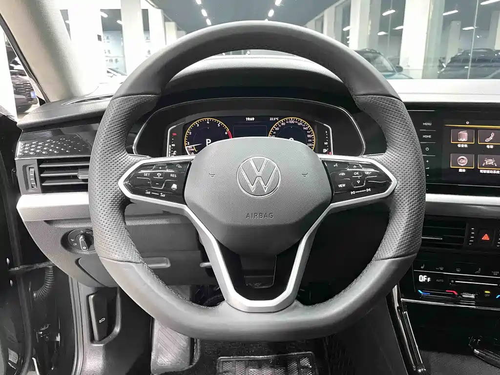 Volkswagen Passat 2023 — фото 8
