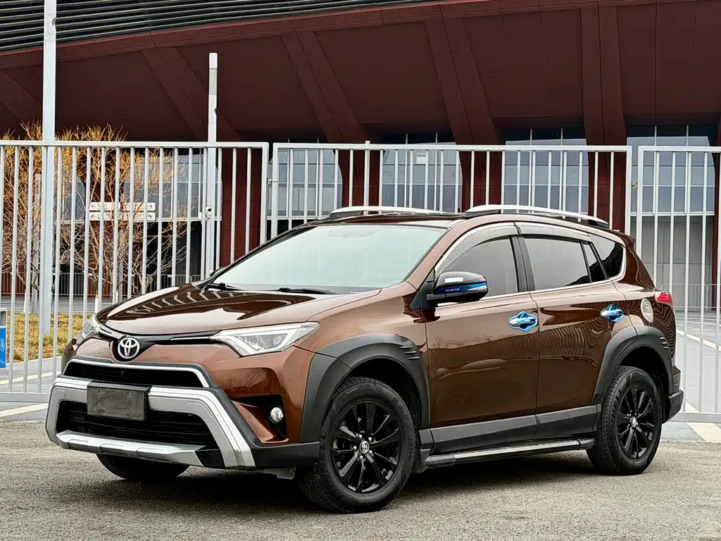 Toyota RAV4 2019 — фото 1