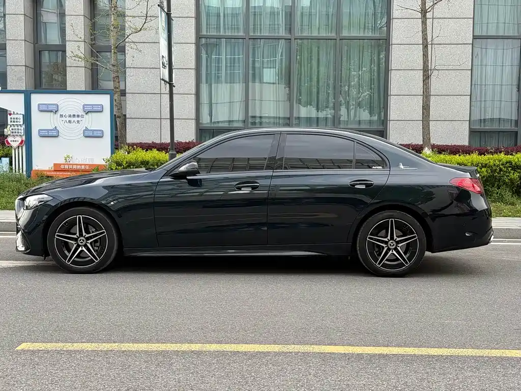Mercedes-Benz C-Class 2023 — фото 4