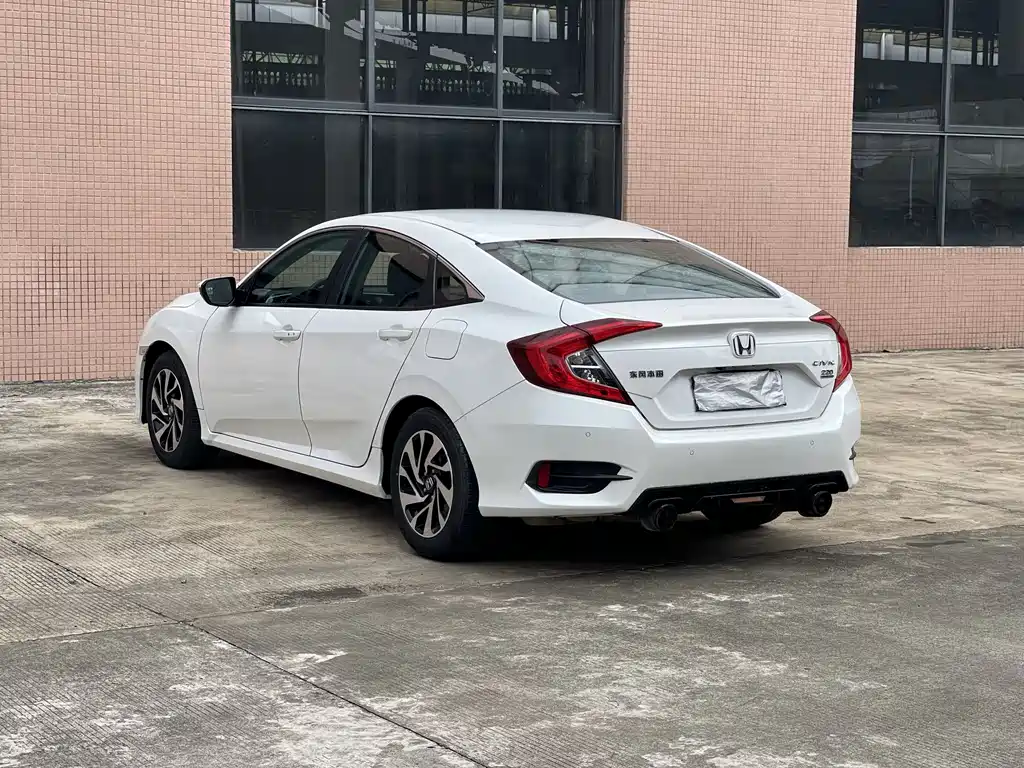 Honda Civic 2018 — фото 6