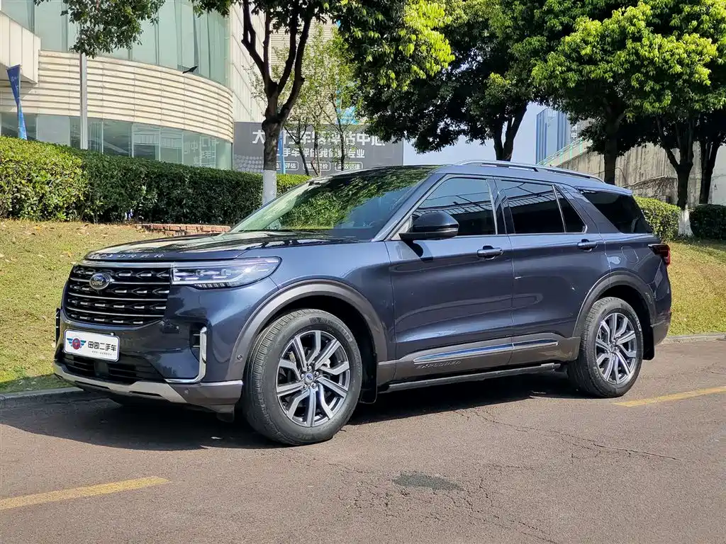 Ford Explorer 2023 — фото 1