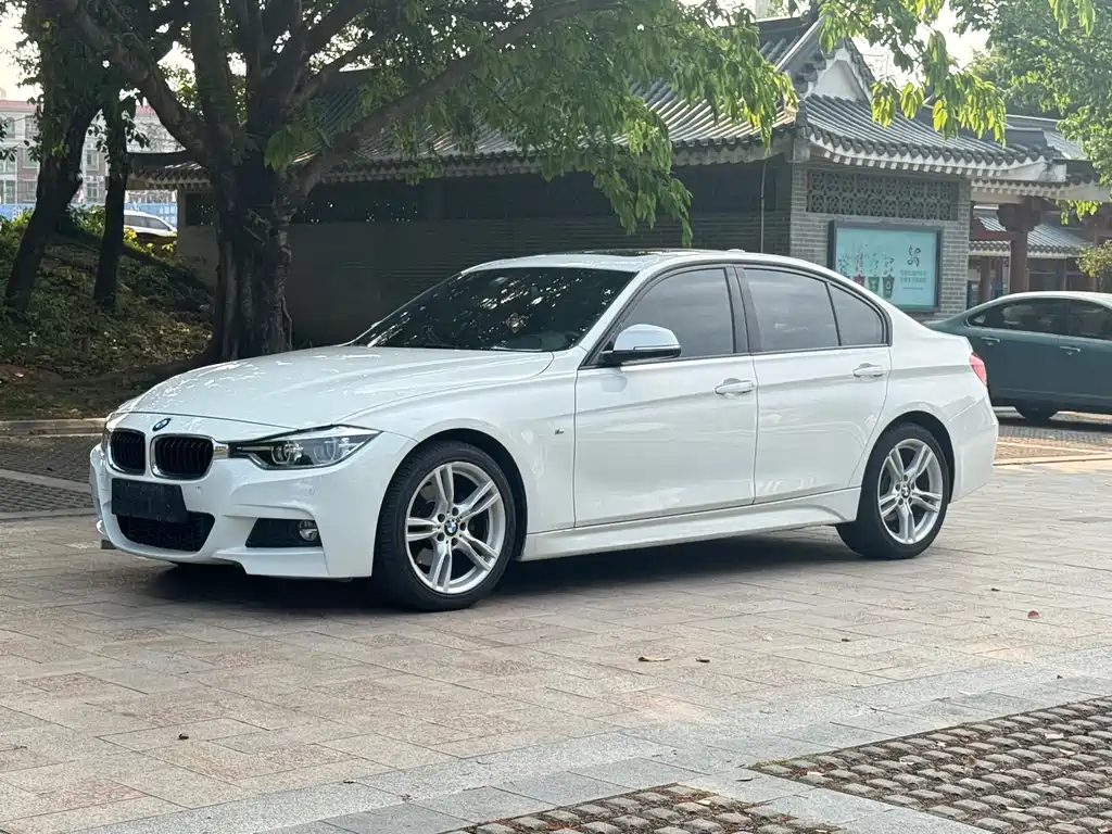 BMW 3 Series 2018 — фото 1