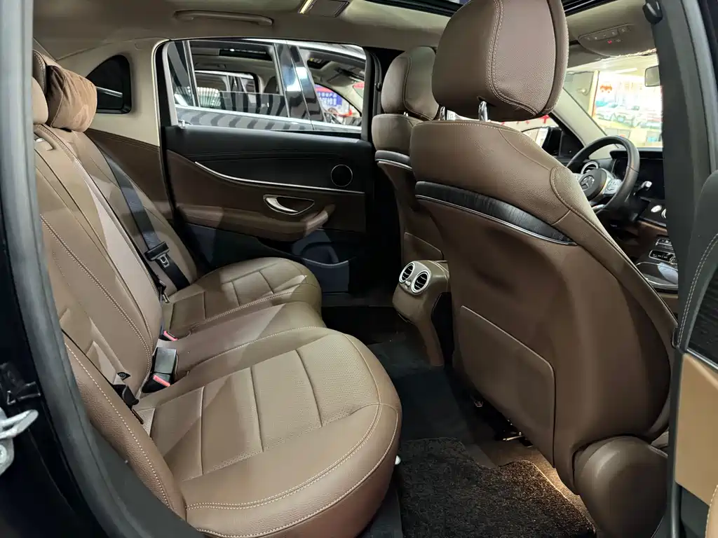 Mercedes-Benz E-Class 2020 — фото 11