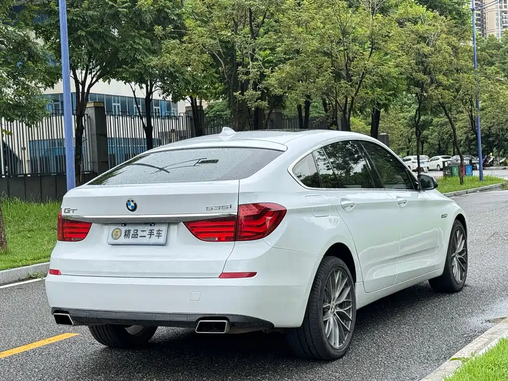 BMW 5 Series GT 2010 — фото 5