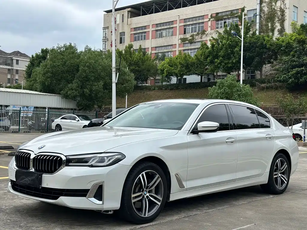BMW 5 Series 2021 — фото 1