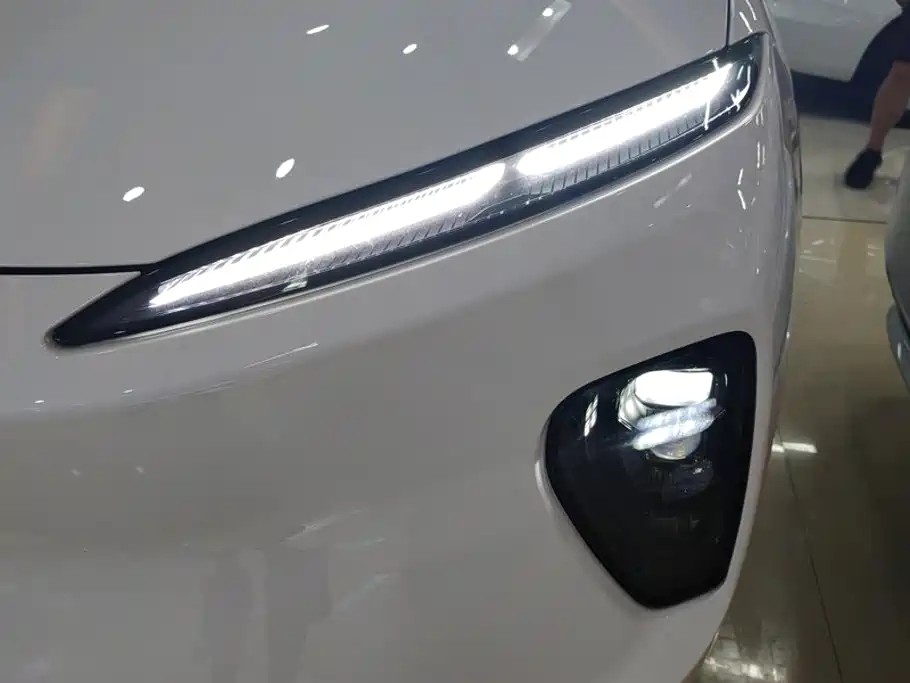 NIO ES8 2024