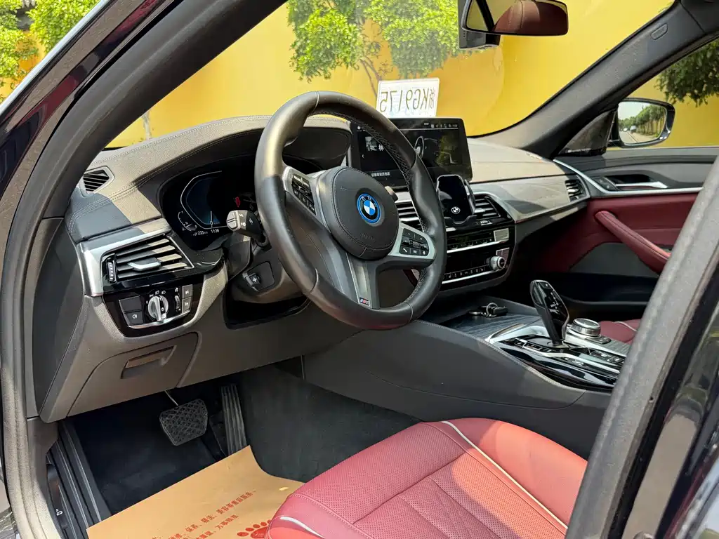 BMW 5 Series New Energy 2022 — фото 12