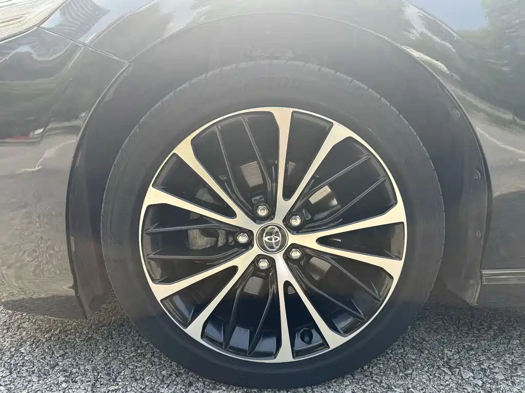 Toyota Camry 2018 — фото 17