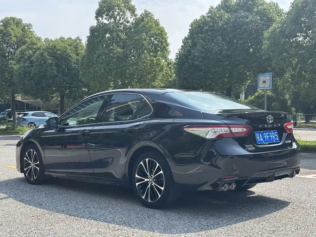 Toyota Camry 2018 — фото 13