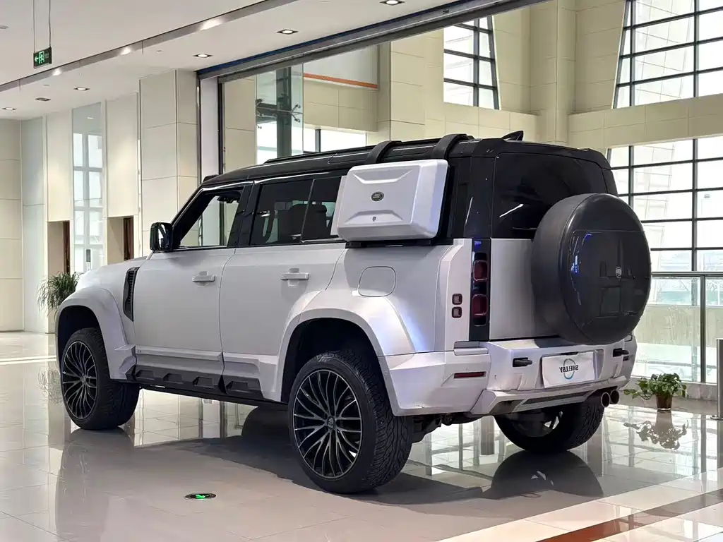 Land Rover Defender 2021 — фото 12