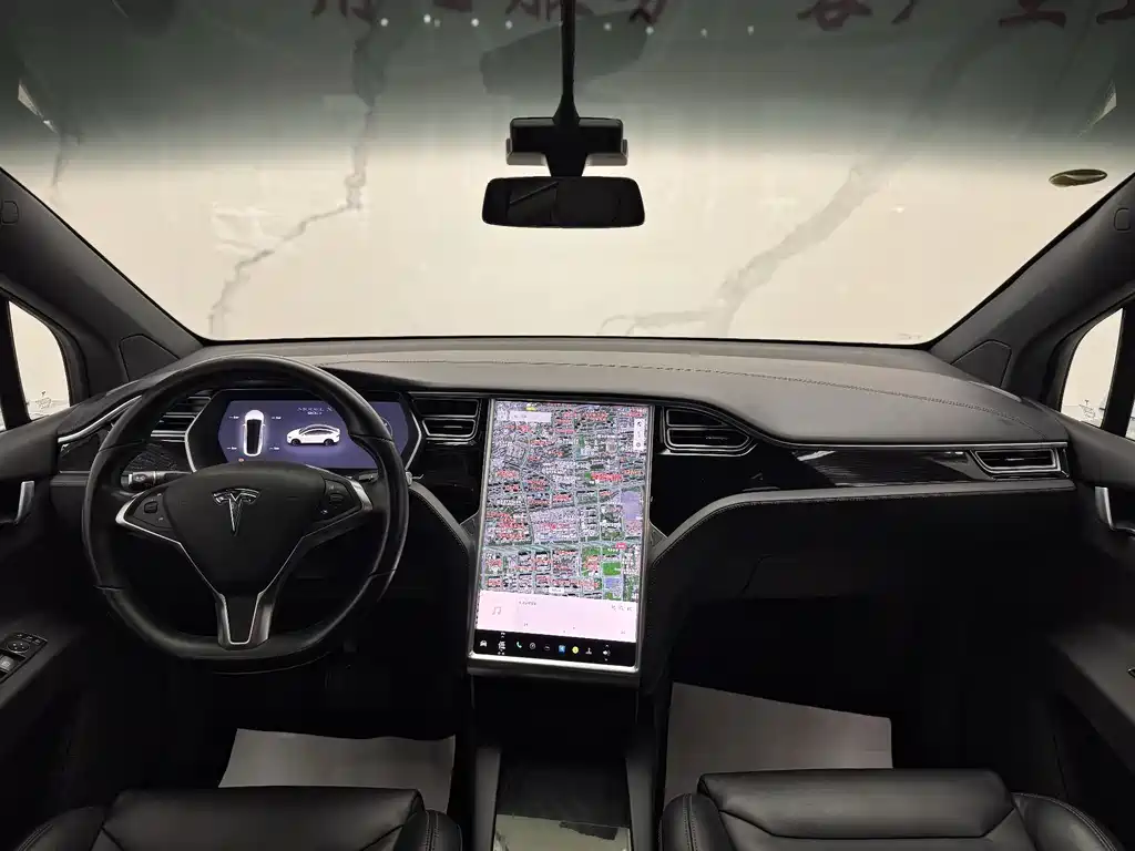 Tesla Model X 2016 — фото 10