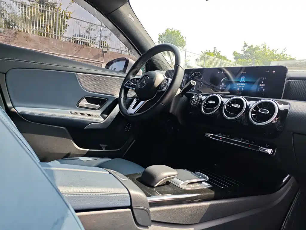 Mercedes-Benz A-Class 2020 — фото 12