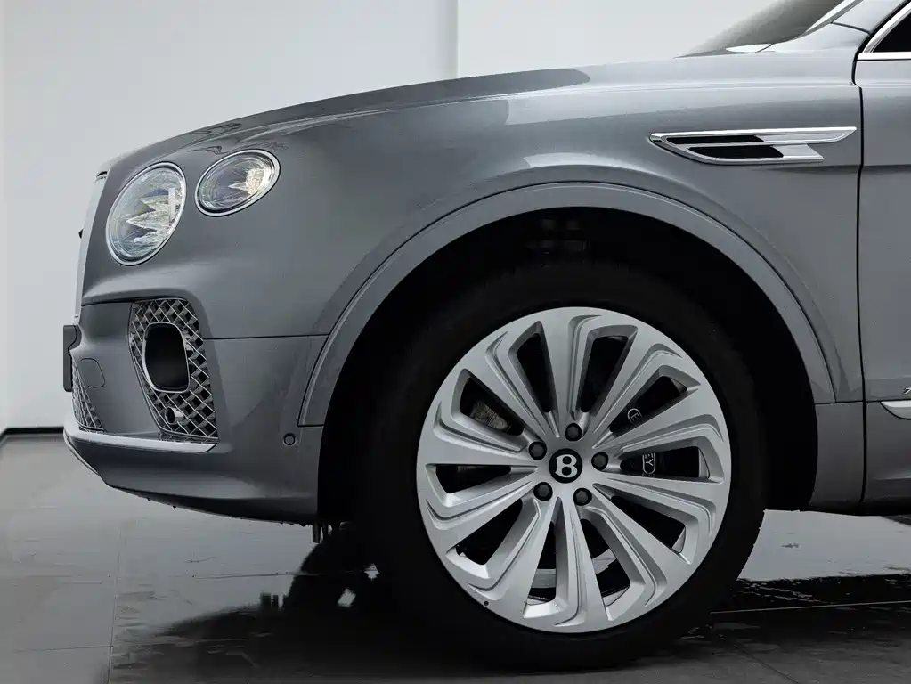 Bentley Bentayga 2023 — фото 5