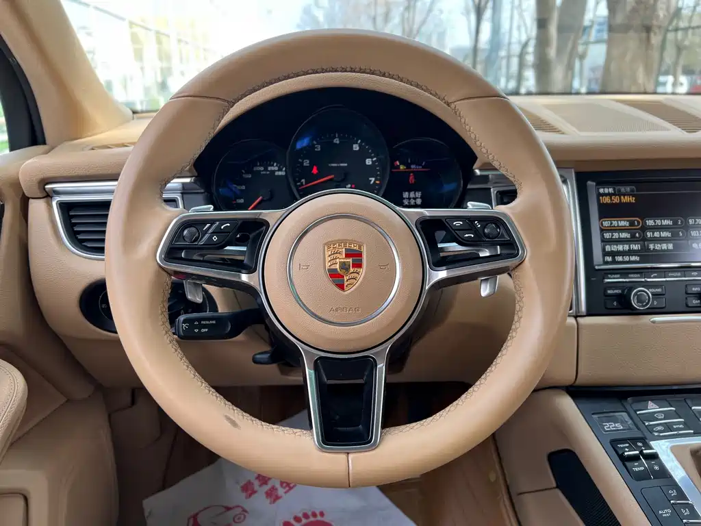 Porsche Macan 2015 — фото 16