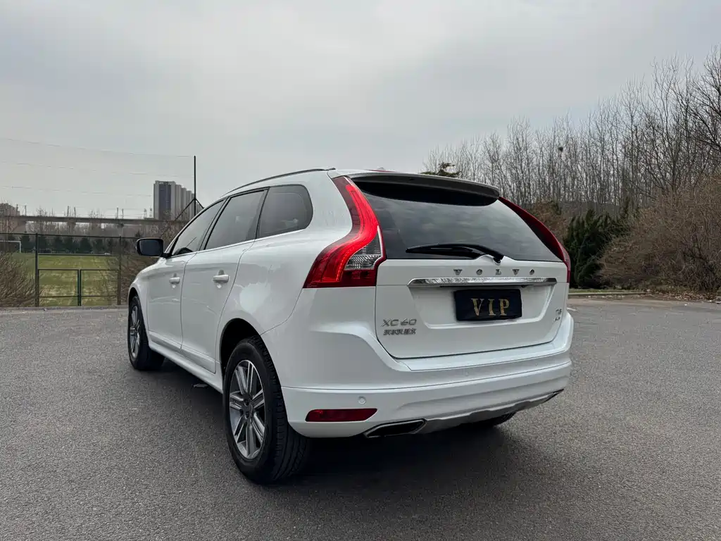 Volvo XC60 2017 — фото 22