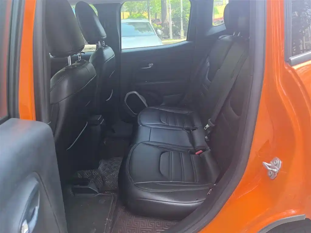 Jeep Renegade 2017 — фото 17