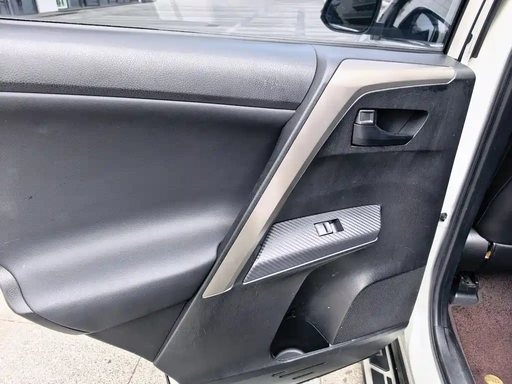 Toyota RAV4 2016 — фото 13