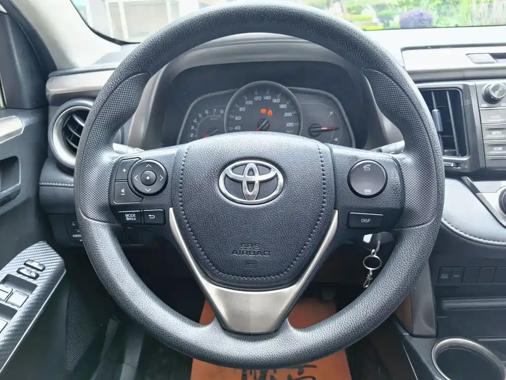 Toyota RAV4 2016 — фото 19