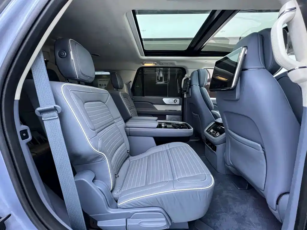 Lincoln Navigator 2019 — фото 18