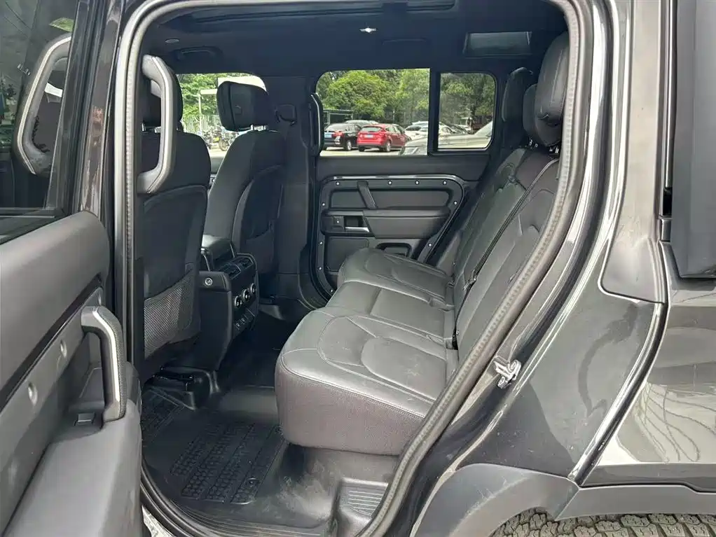 Land Rover Defender 2025 — фото 16