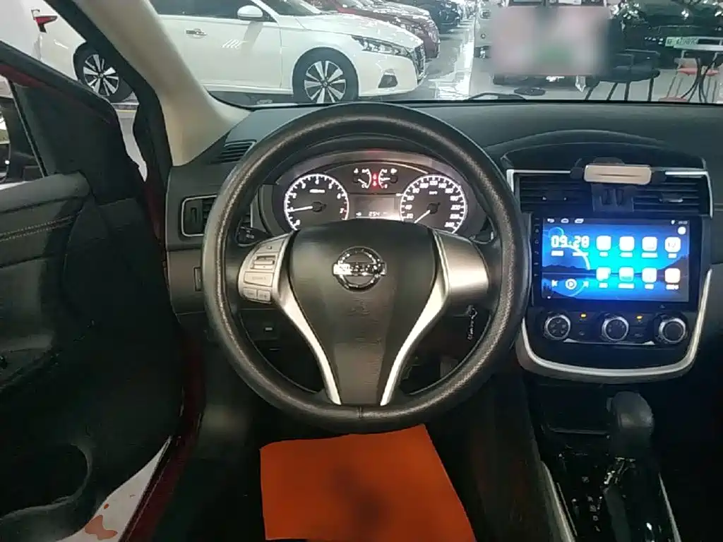 Nissan Tiida 2020 — фото 11