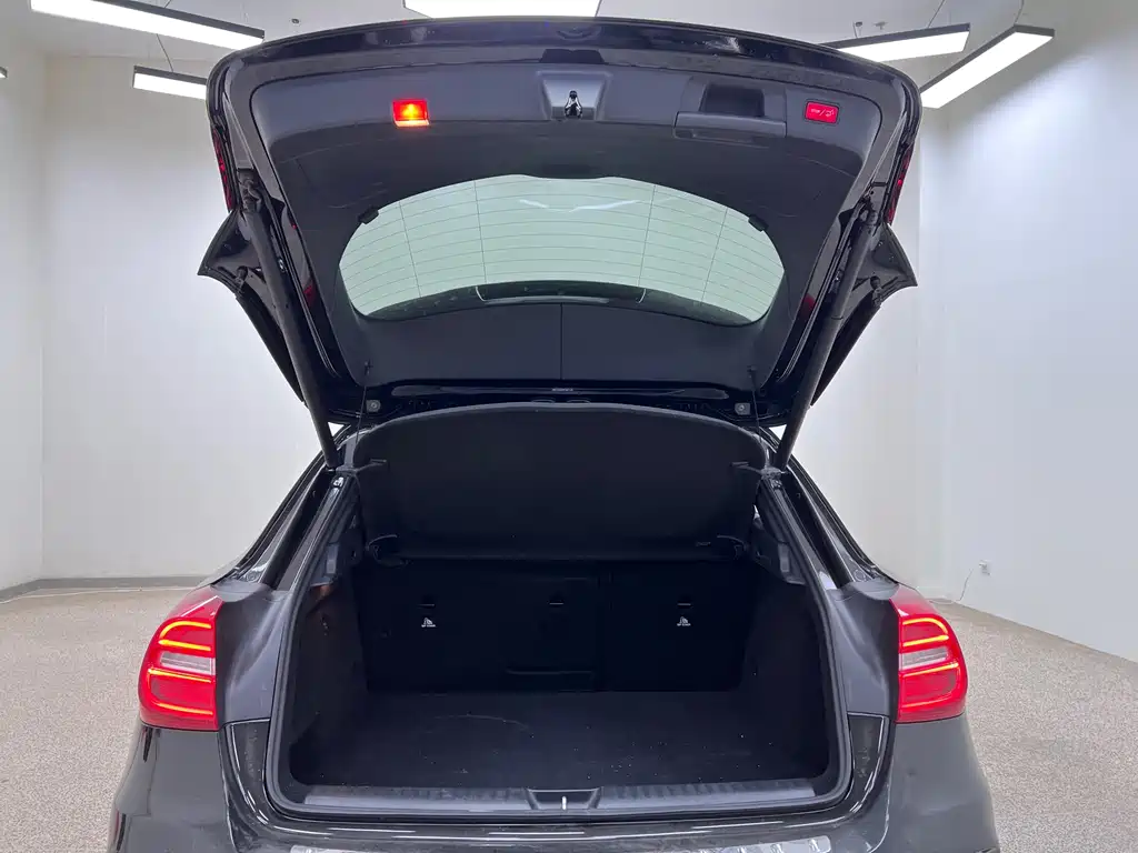 Mercedes-Benz GLA AMG 2015 — фото 15