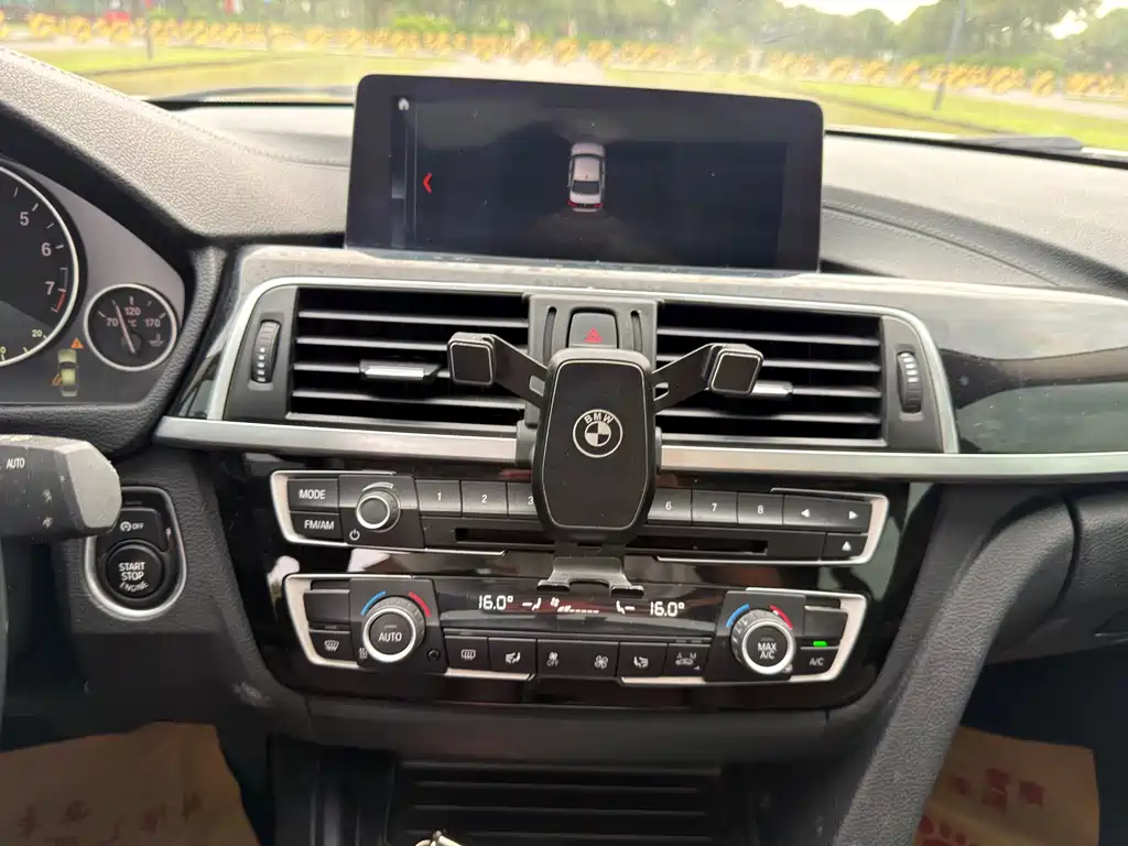 BMW 3 Series 2019 — фото 16