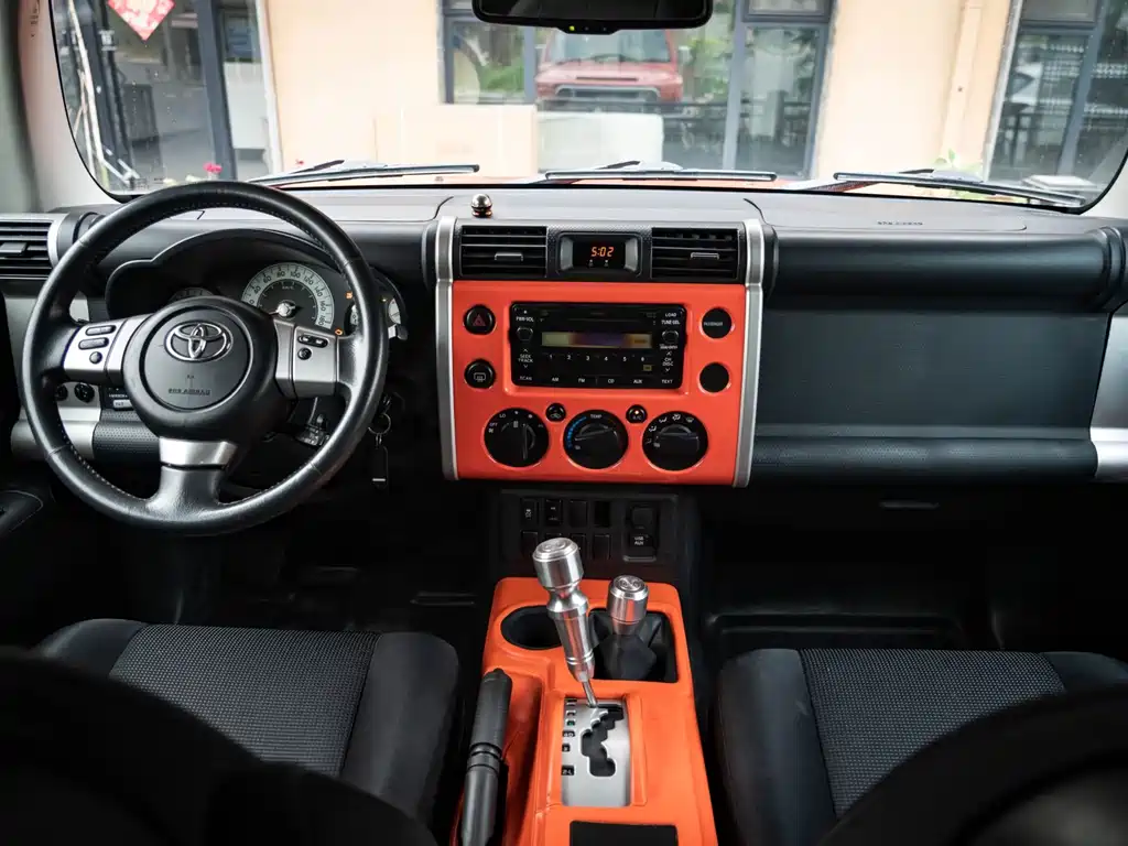 Toyota FJ Cruiser 2013 — фото 10