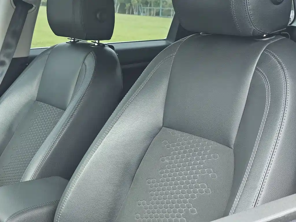 Land Rover Discovery Sport 2018 — фото 11