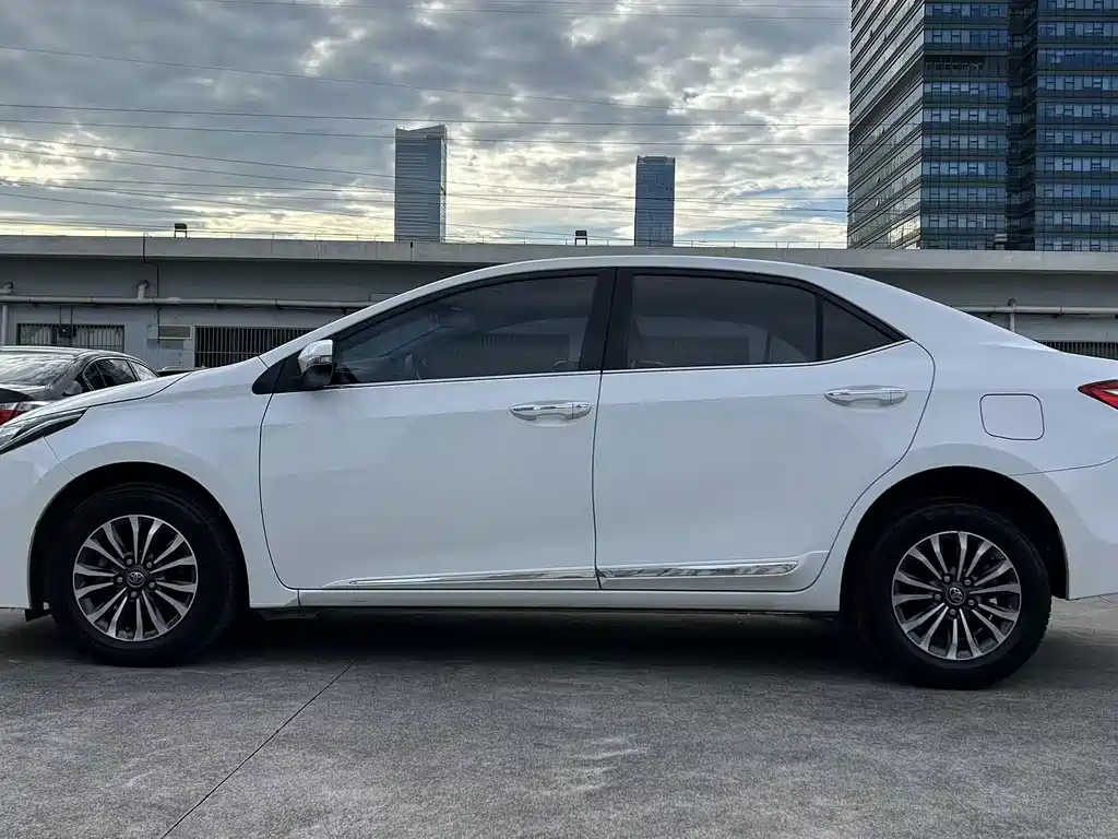 Toyota Corolla 2018 — фото 11