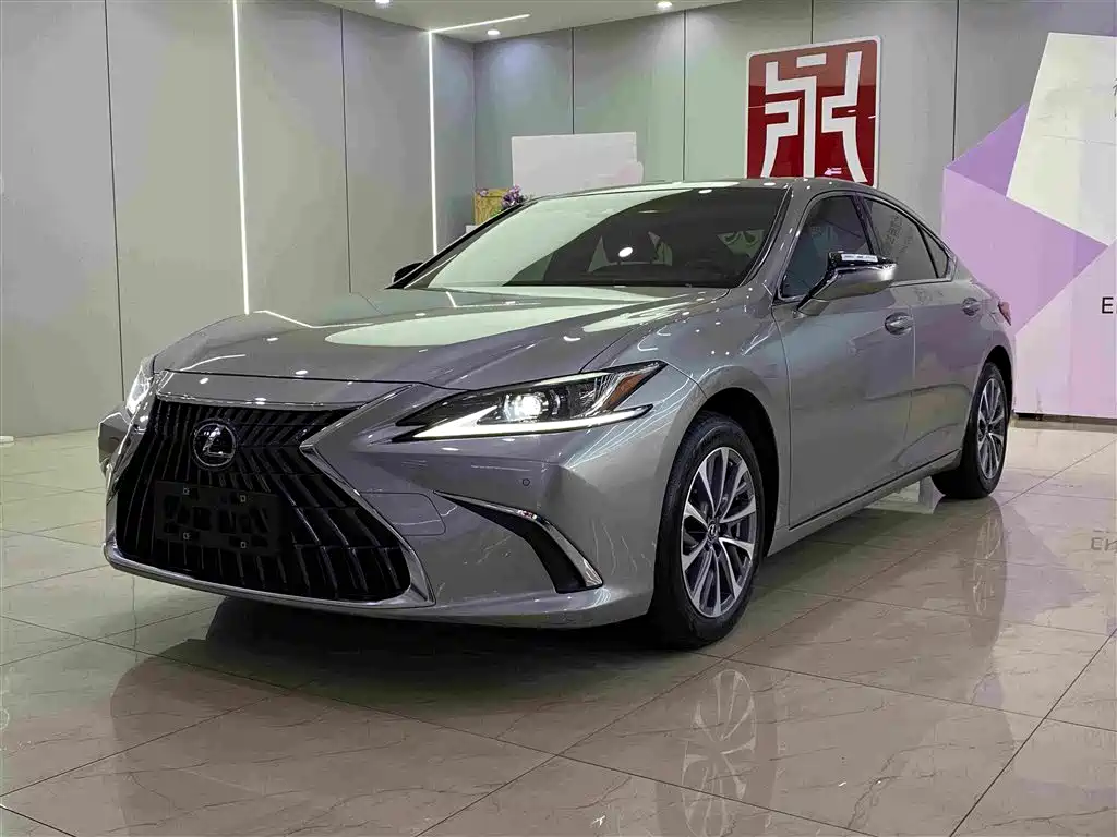 Lexus ES 2024