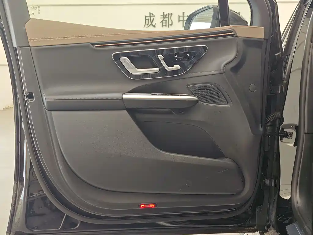 Mercedes-Benz EQE SUV 2025 — фото 14