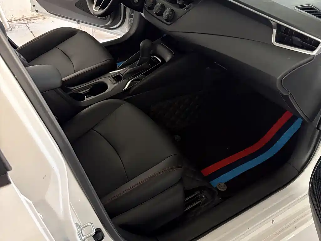 Toyota Corolla 2023 — фото 11