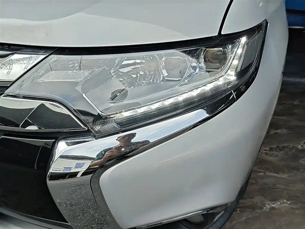 Mitsubishi Outlander 2018 — фото 24