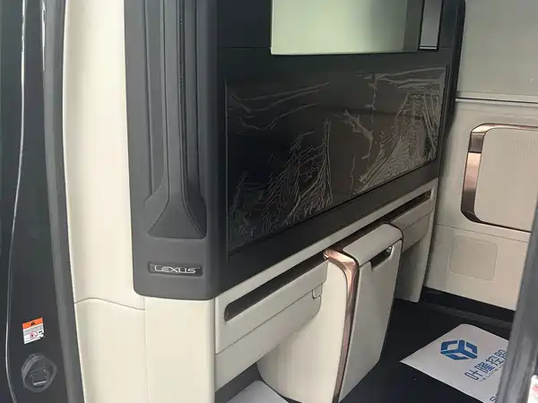 Lexus LM 2023