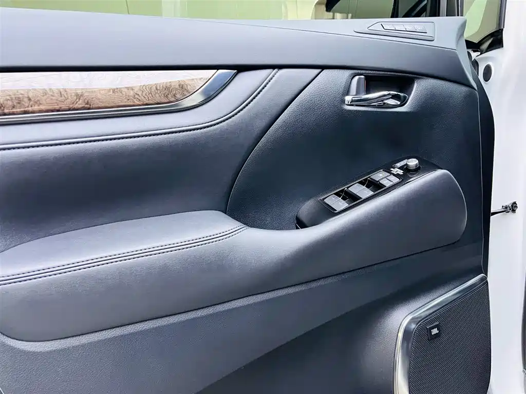 Toyota Alphard 2022 — фото 14