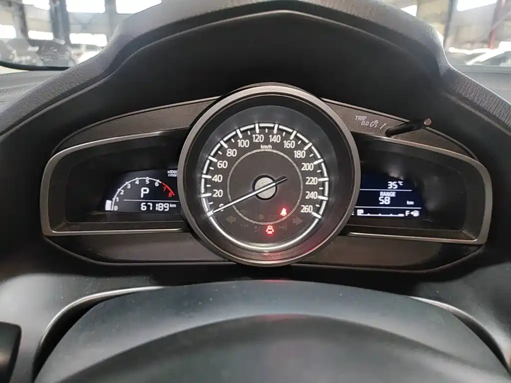 Mazda 3 Axela 2017 — фото 12