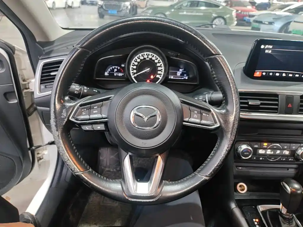 Mazda 3 Axela 2017 — фото 11