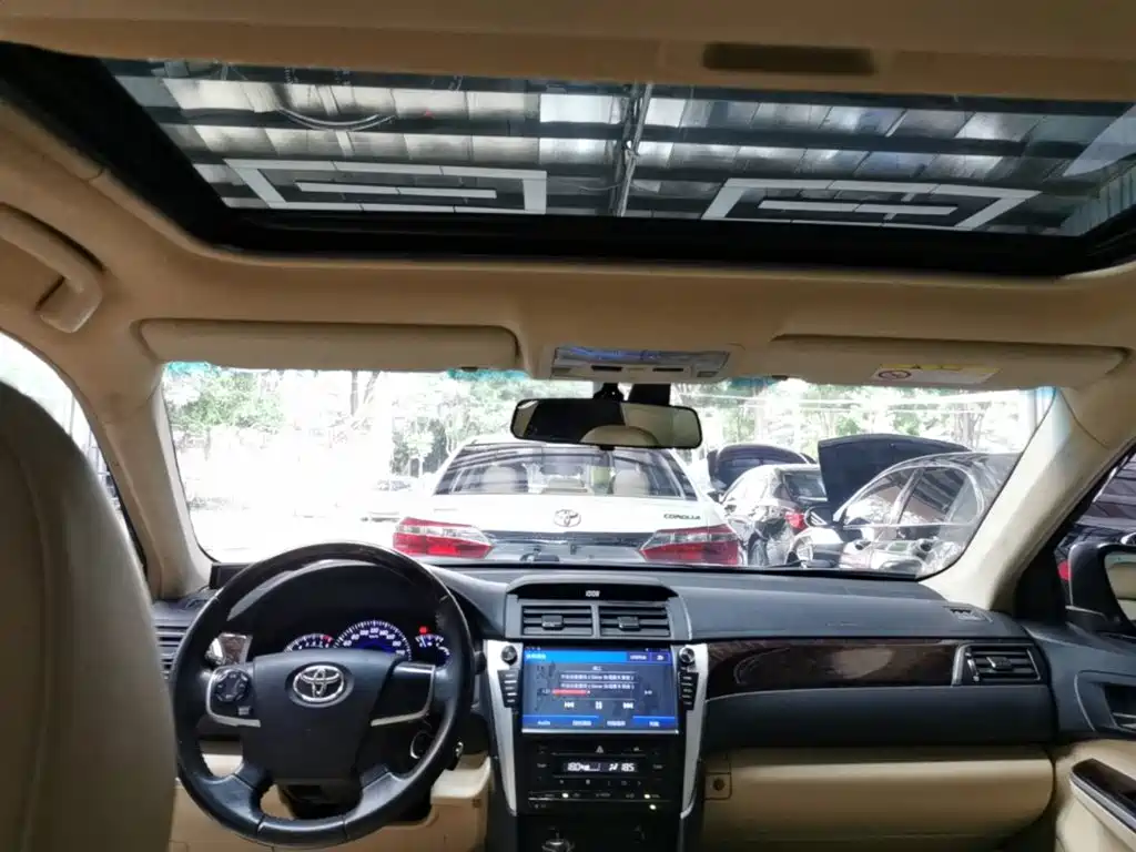 Toyota Camry 2015 — фото 18