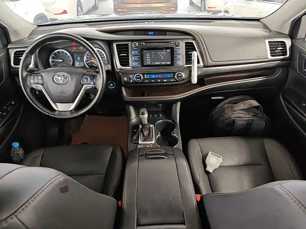 Toyota Highlander 2017 — фото 10