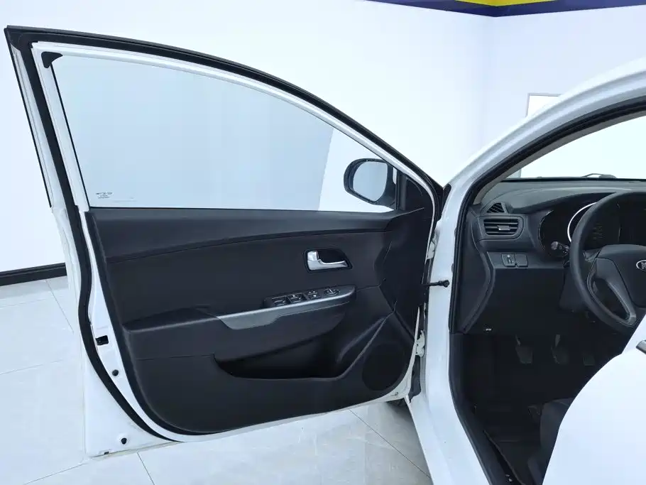 Kia K2 2015