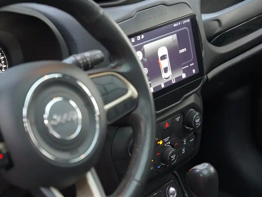 Jeep Renegade 2018 — фото 12