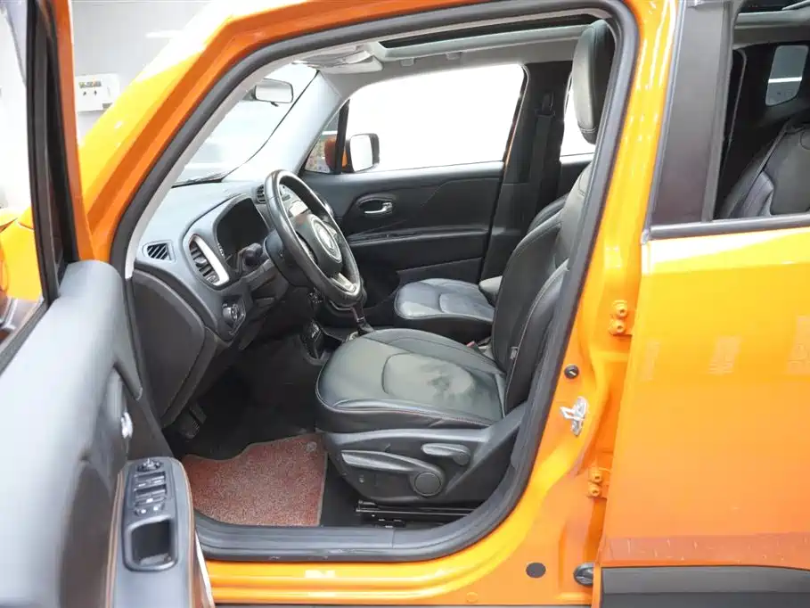 Jeep Renegade 2018 — фото 14