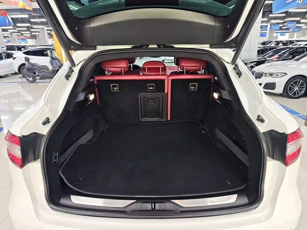 Maserati Levante 2019 — фото 10