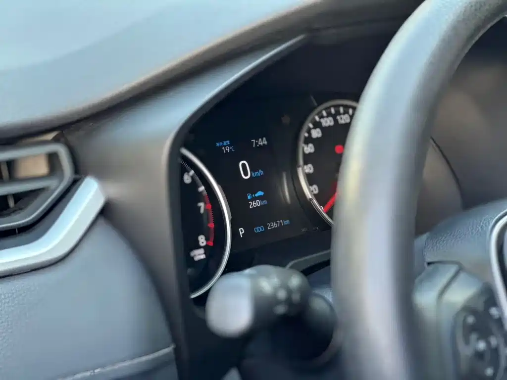 Toyota RAV4 2020 — фото 11