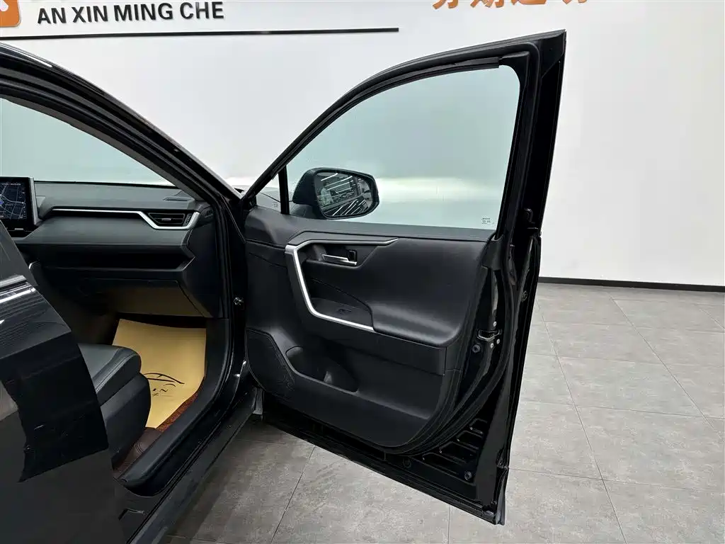Toyota RAV4 2022 — фото 16