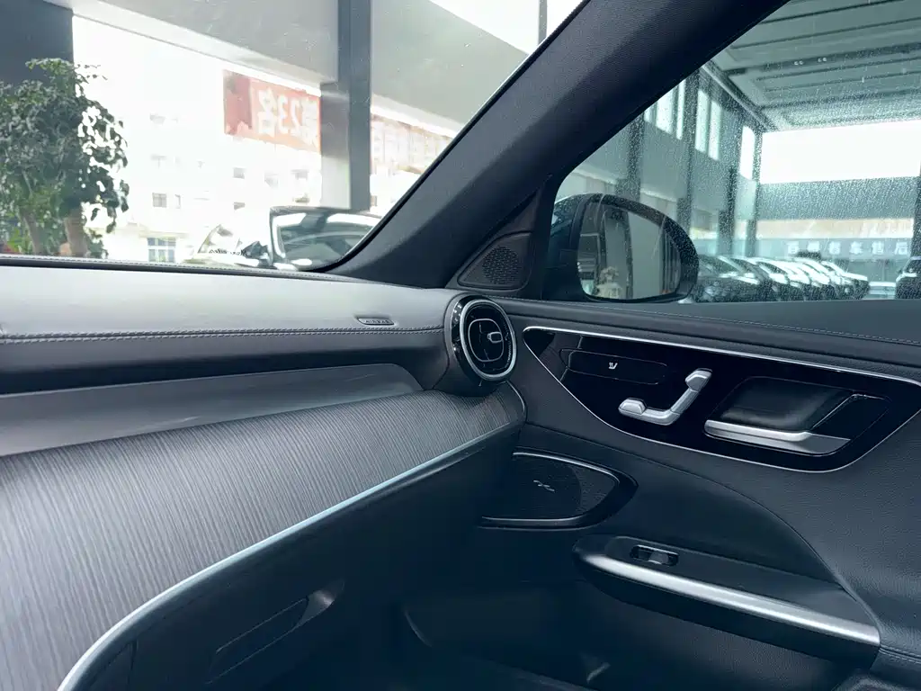 Mercedes-Benz C-Class 2023